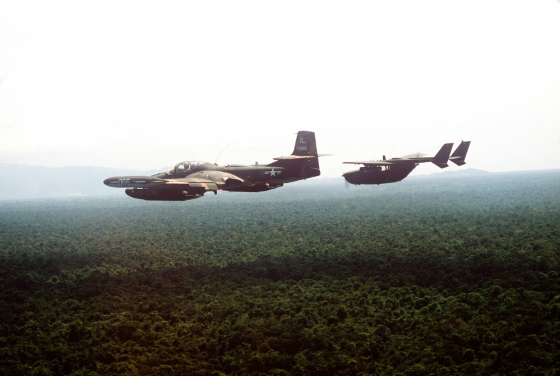 OA-37B_and_O-2A_USAF_over_Honduras_1984